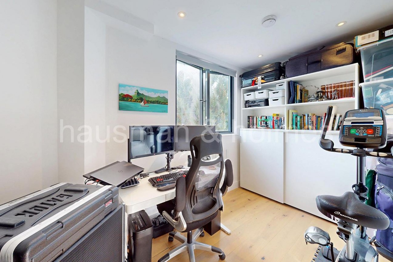 Woodstock Road, NW11