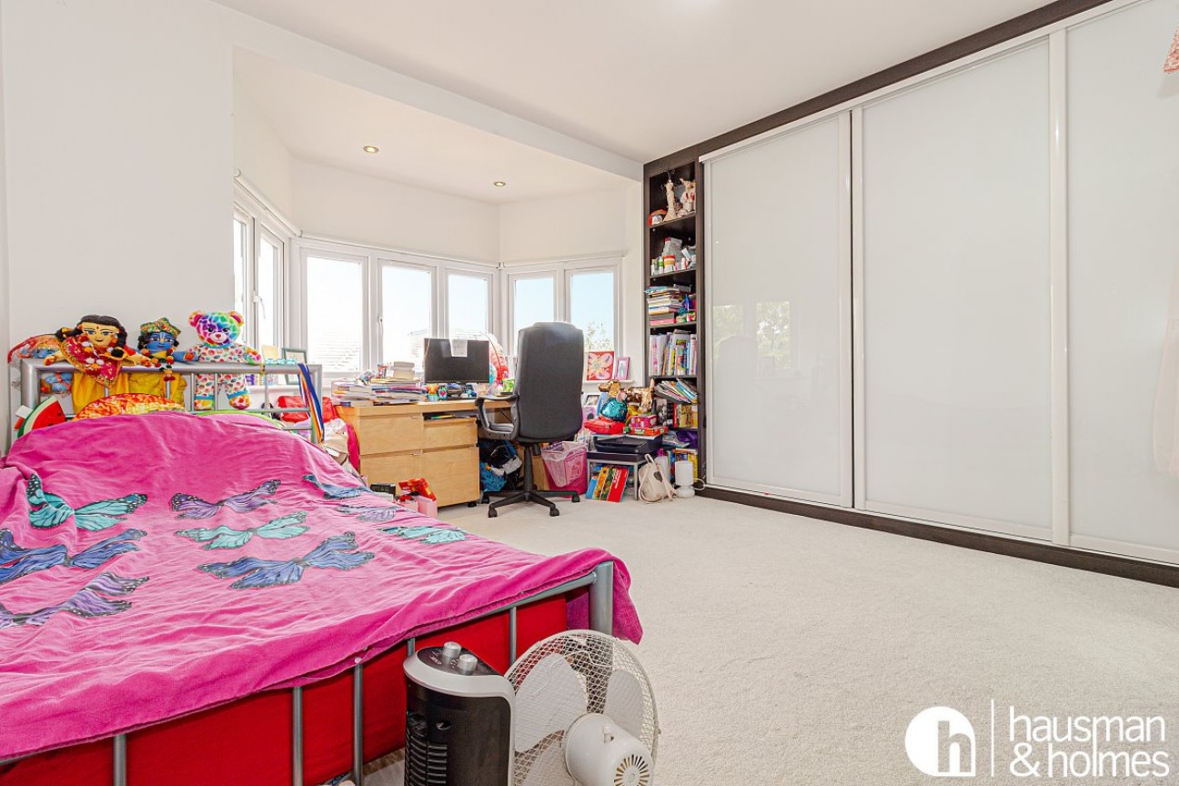 Denehurst Gardens, Hendon