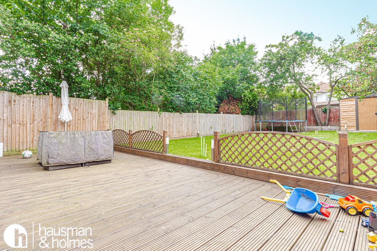 Denehurst Gardens, Hendon