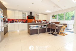 Denehurst Gardens, Hendon