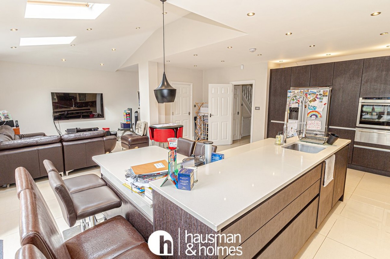 Denehurst Gardens, Hendon