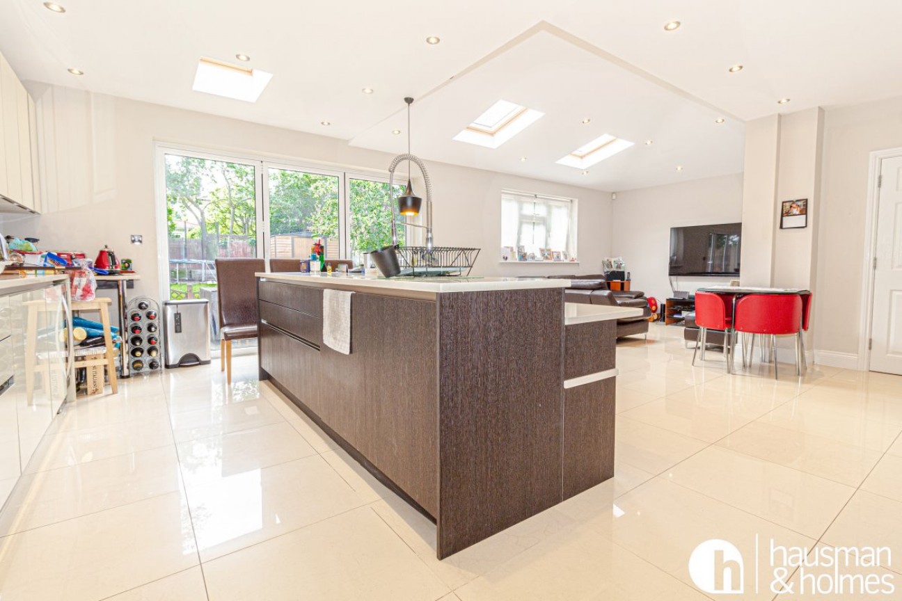 Denehurst Gardens, Hendon