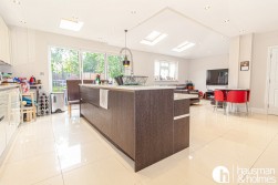 Denehurst Gardens, Hendon