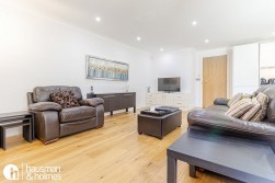 Curve Court, Hendon