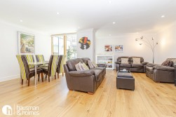 Curve Court, Hendon