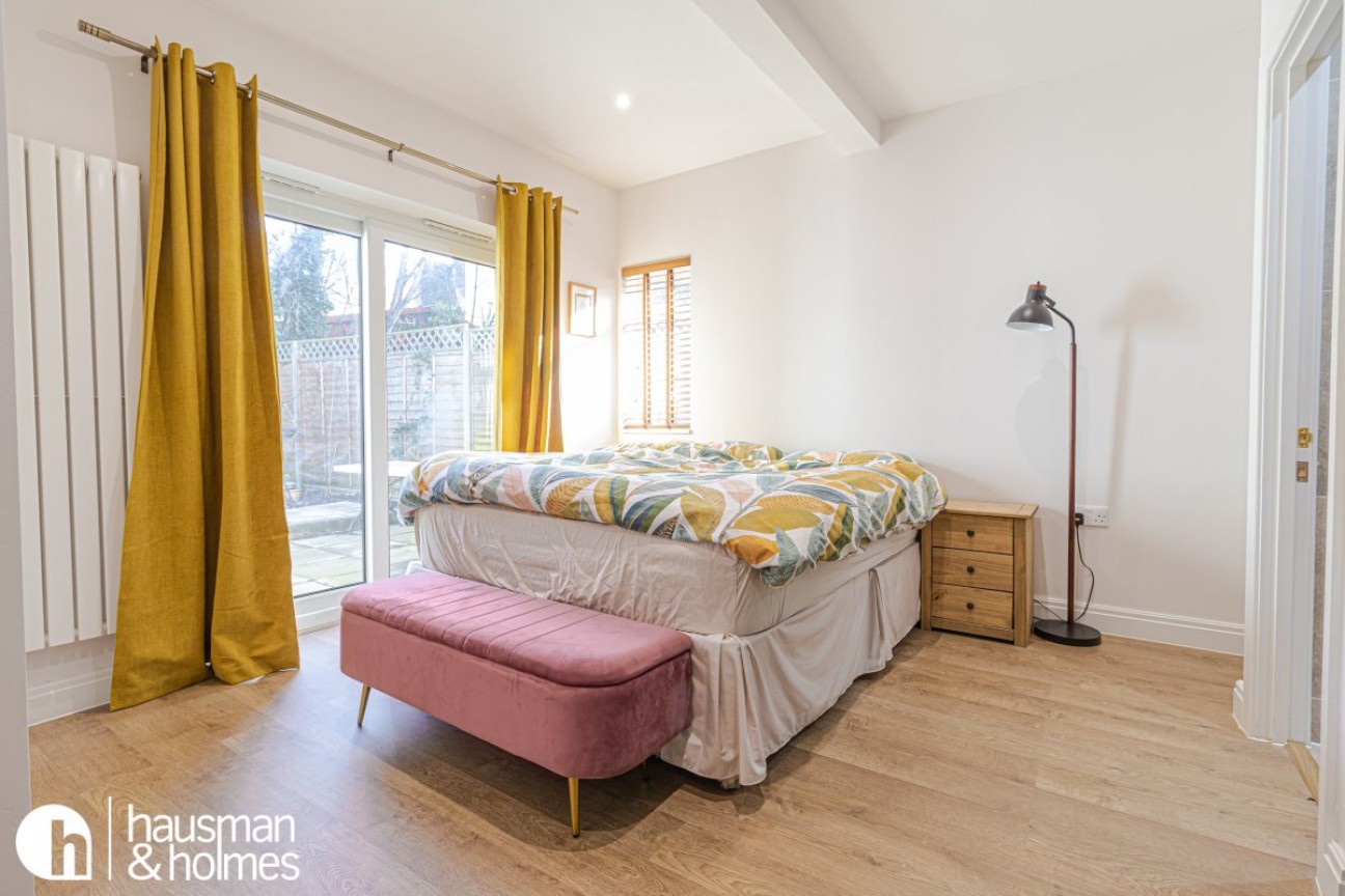 Golders Green Crescent, Golders Green