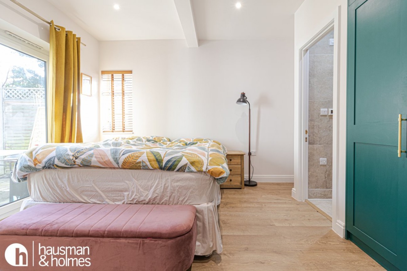 Golders Green Crescent, Golders Green