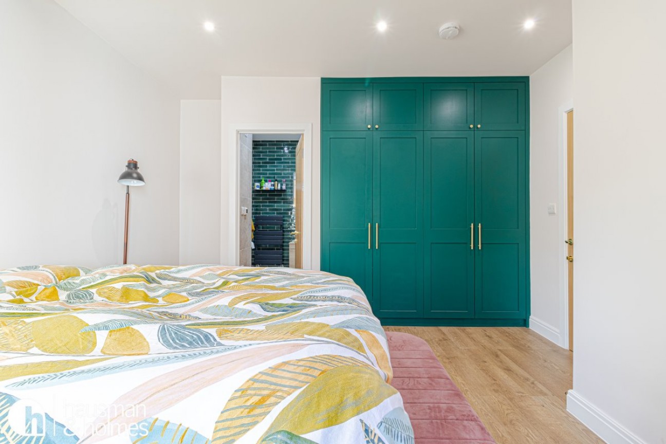 Golders Green Crescent, Golders Green