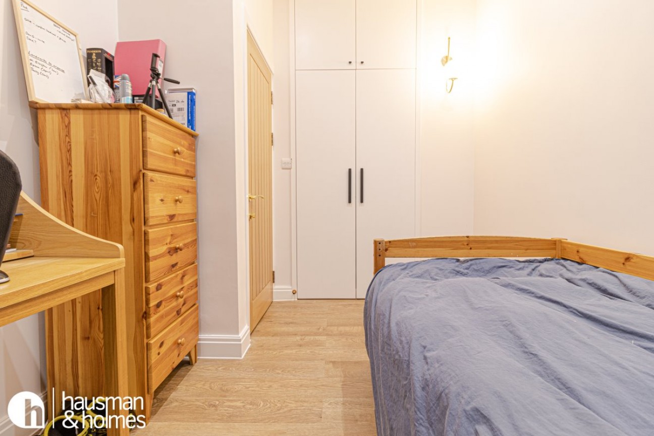 Golders Green Crescent, Golders Green