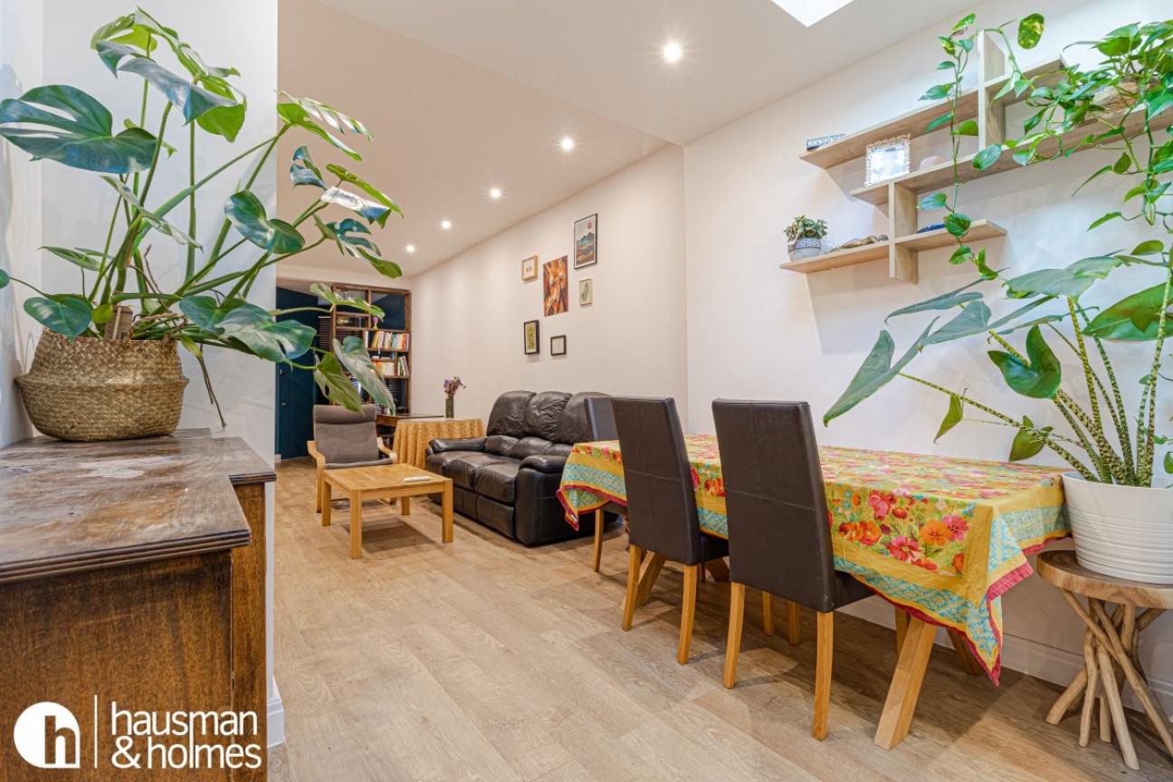 Golders Green Crescent, Golders Green