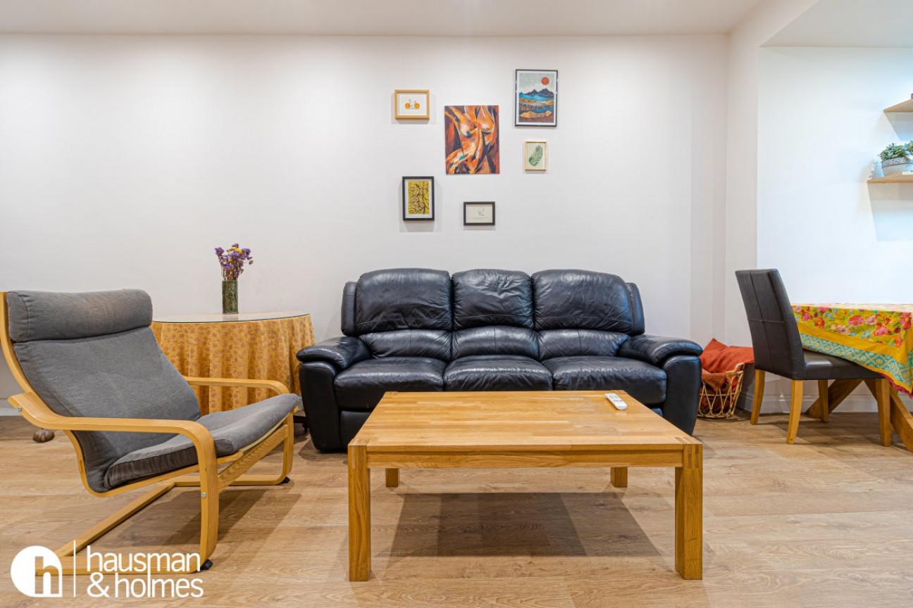Golders Green Crescent, Golders Green