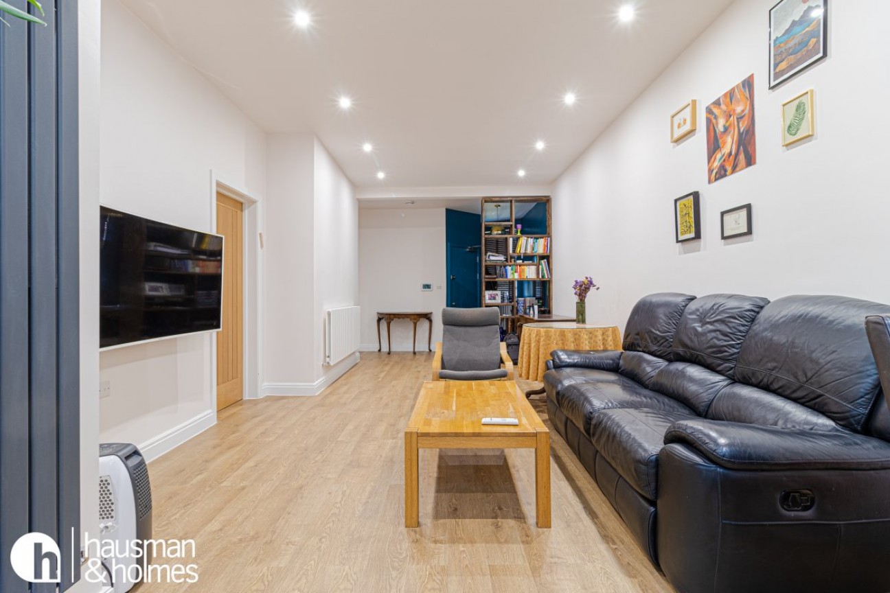 Golders Green Crescent, Golders Green