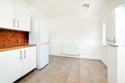 Hendon Way, Hendon