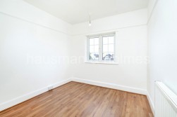 Hendon Way, Hendon