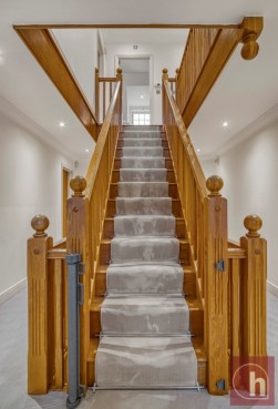 Calderwood Place, Hadley Wood