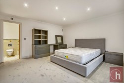 Calderwood Place, Hadley Wood