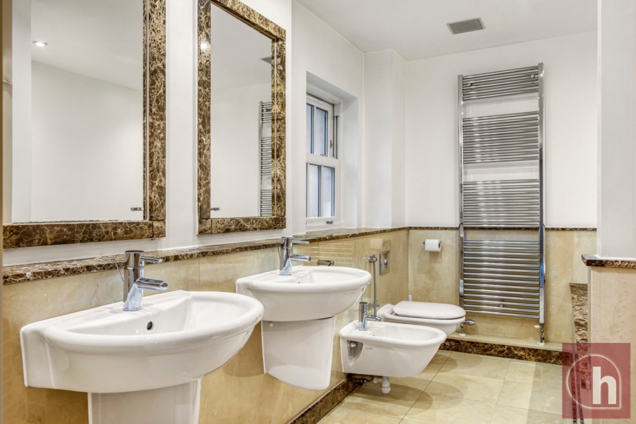 Calderwood Place, Hadley Wood