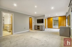 Calderwood Place, Hadley Wood