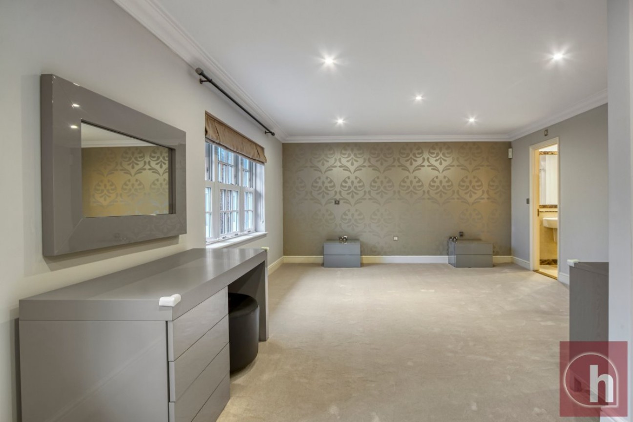 Calderwood Place, Hadley Wood