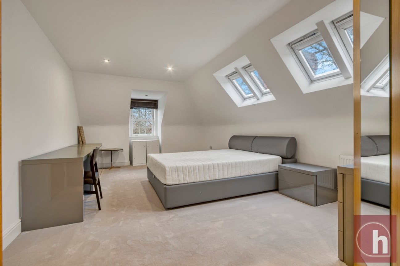 Calderwood Place, Hadley Wood