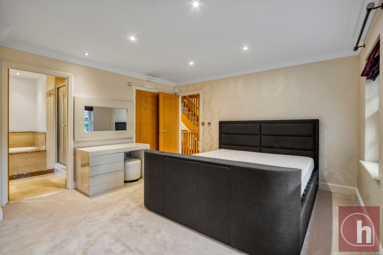 Calderwood Place, Hadley Wood