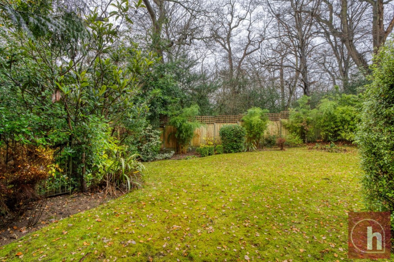 Calderwood Place, Hadley Wood