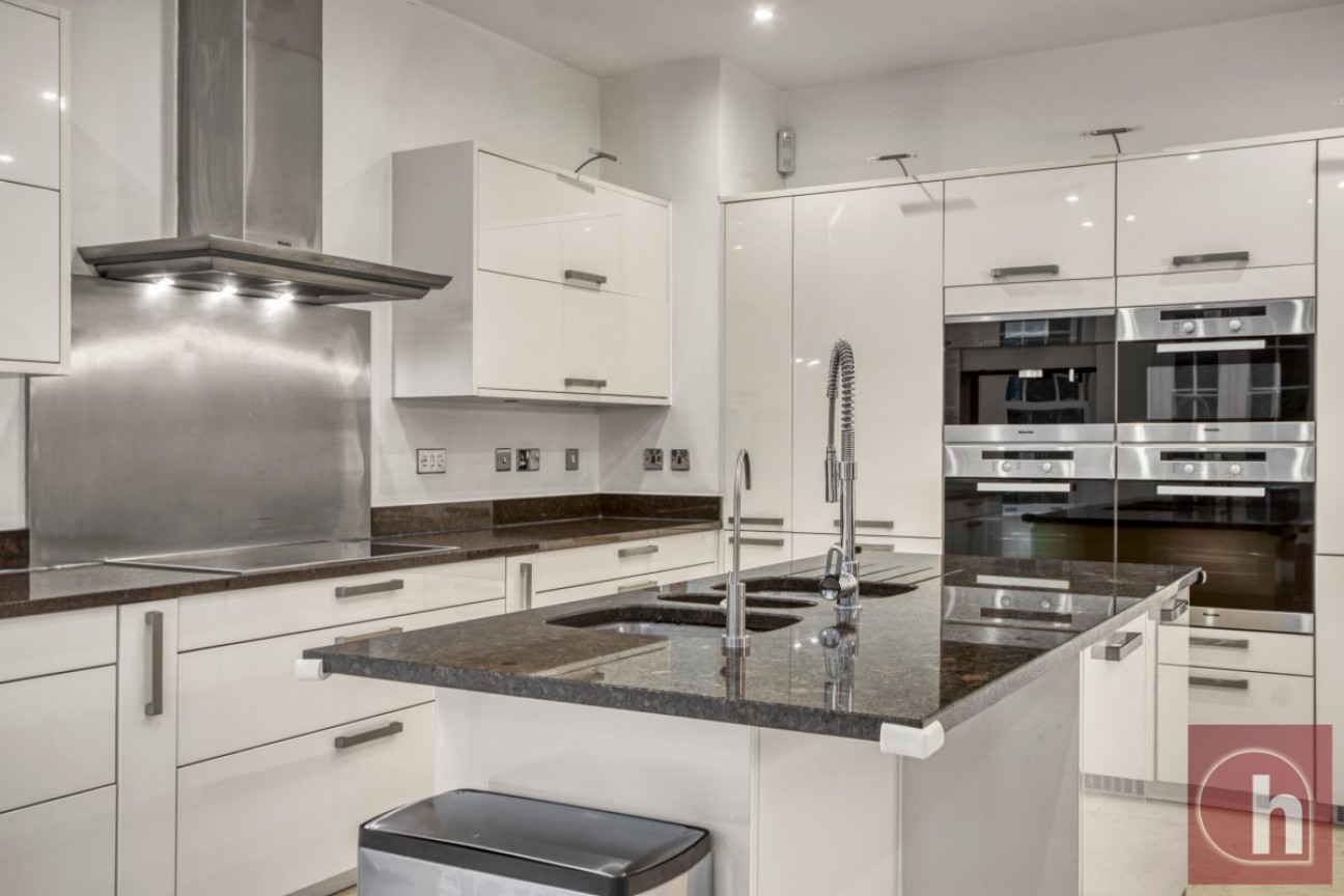 Calderwood Place, Hadley Wood