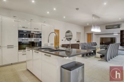 Calderwood Place, Hadley Wood