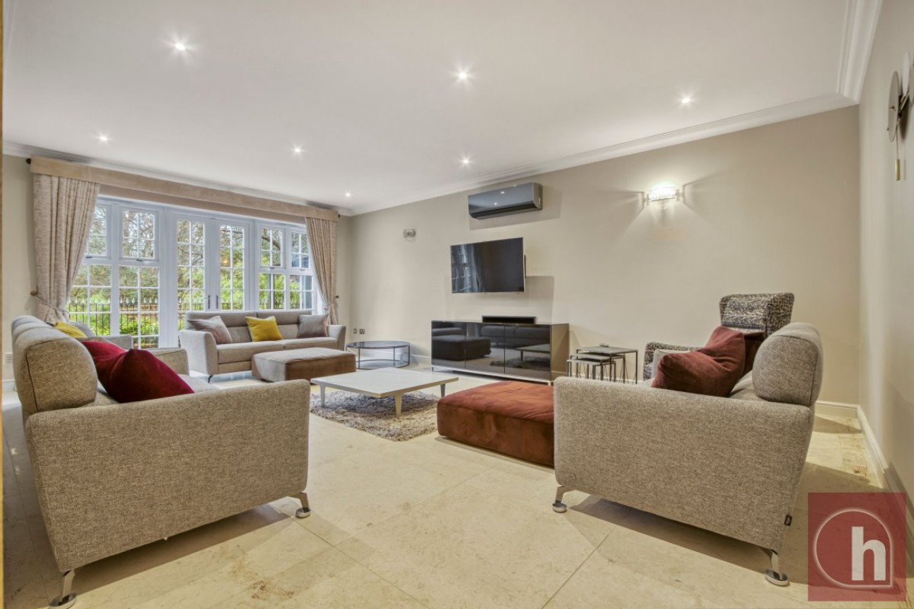 Calderwood Place, Hadley Wood