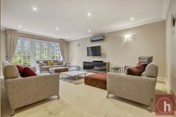 Calderwood Place, Hadley Wood