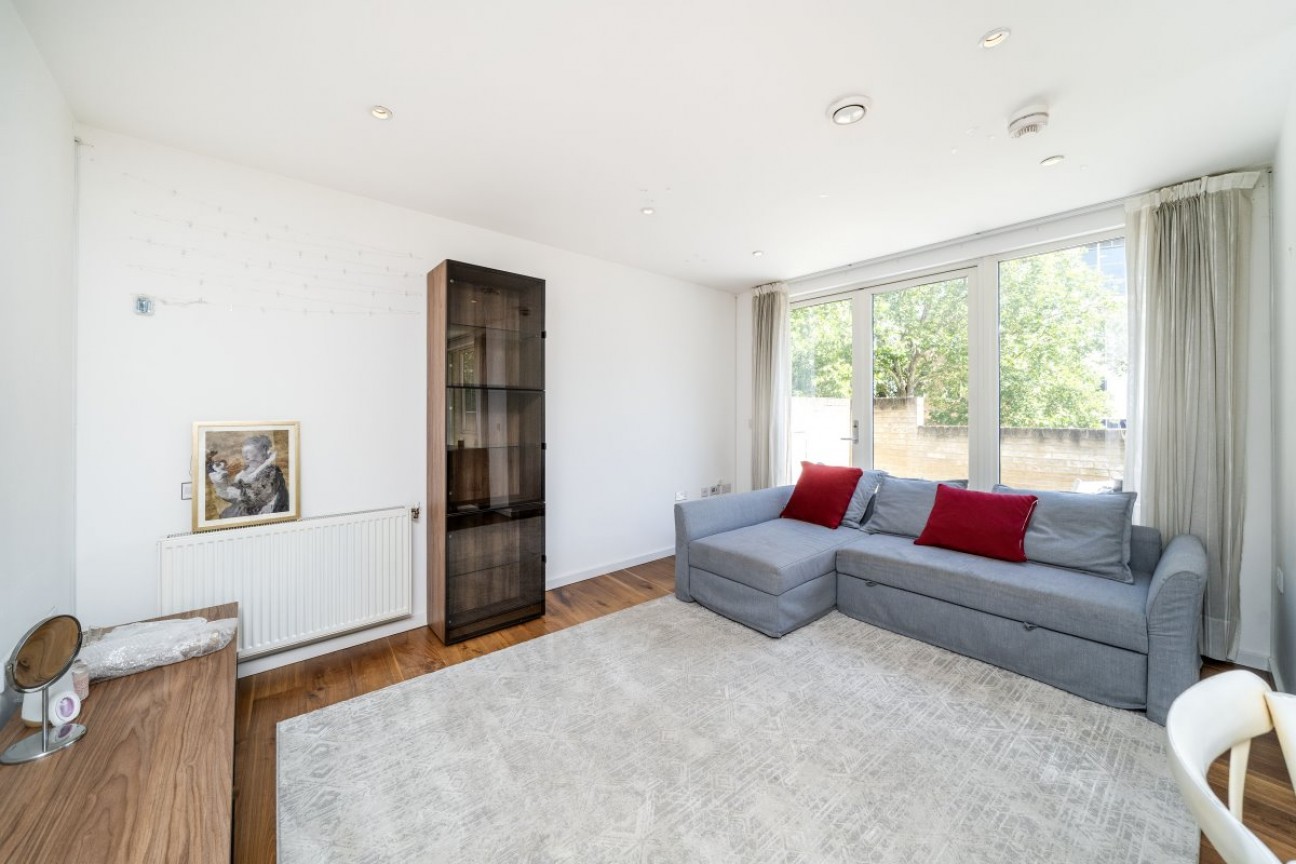 12 Heath Parade, Greater London