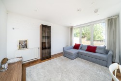 12 Heath Parade, Greater London