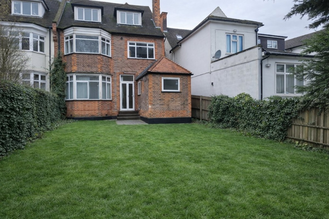 Golders Green Road, Golders Green