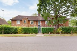 Addison Way, Hampstead Gardens Suburb