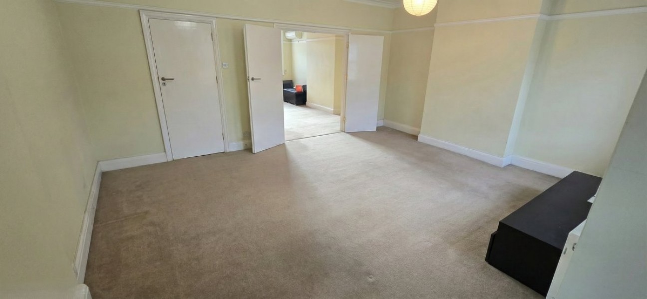 Golders Green Road, Golders Green