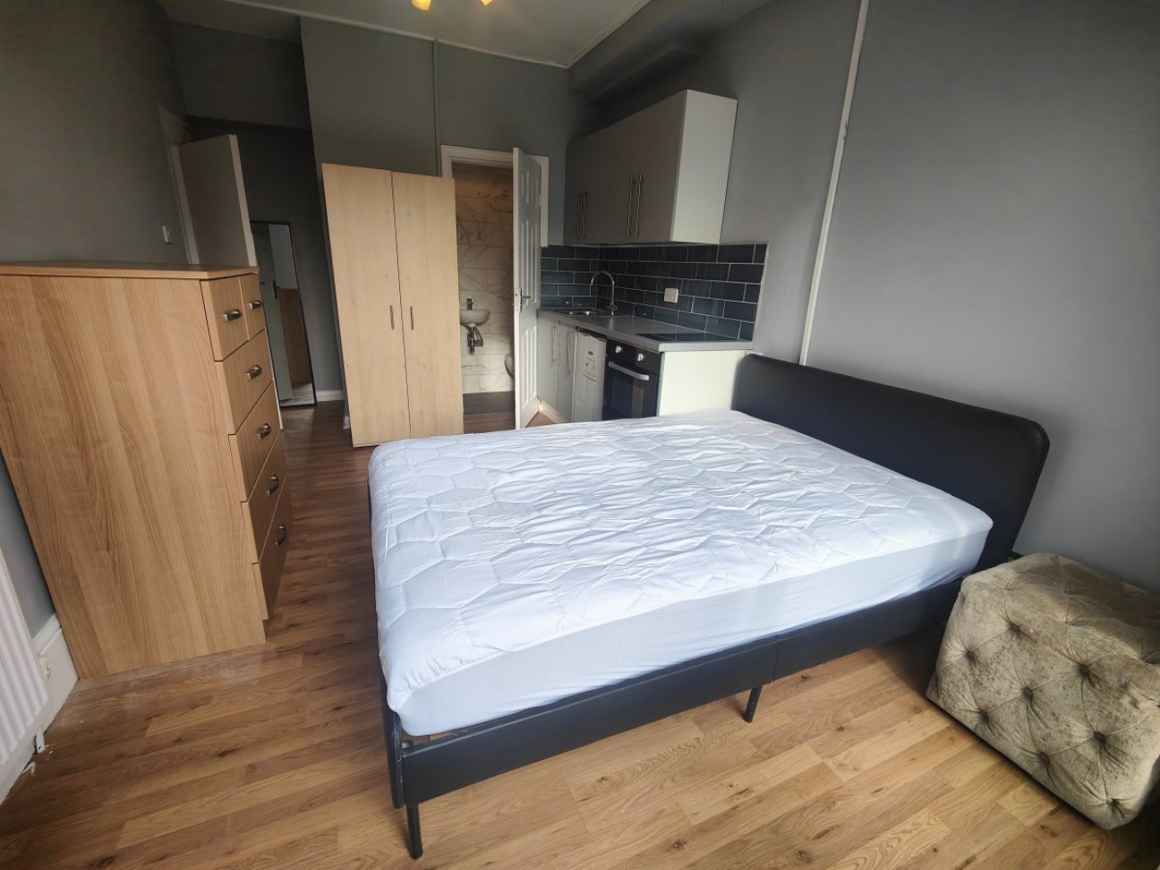 Leeside Crescent, Temple Fortune