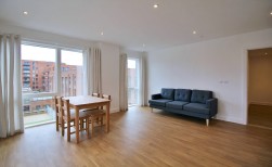 Flat , Kew Court, Hoy Close, London