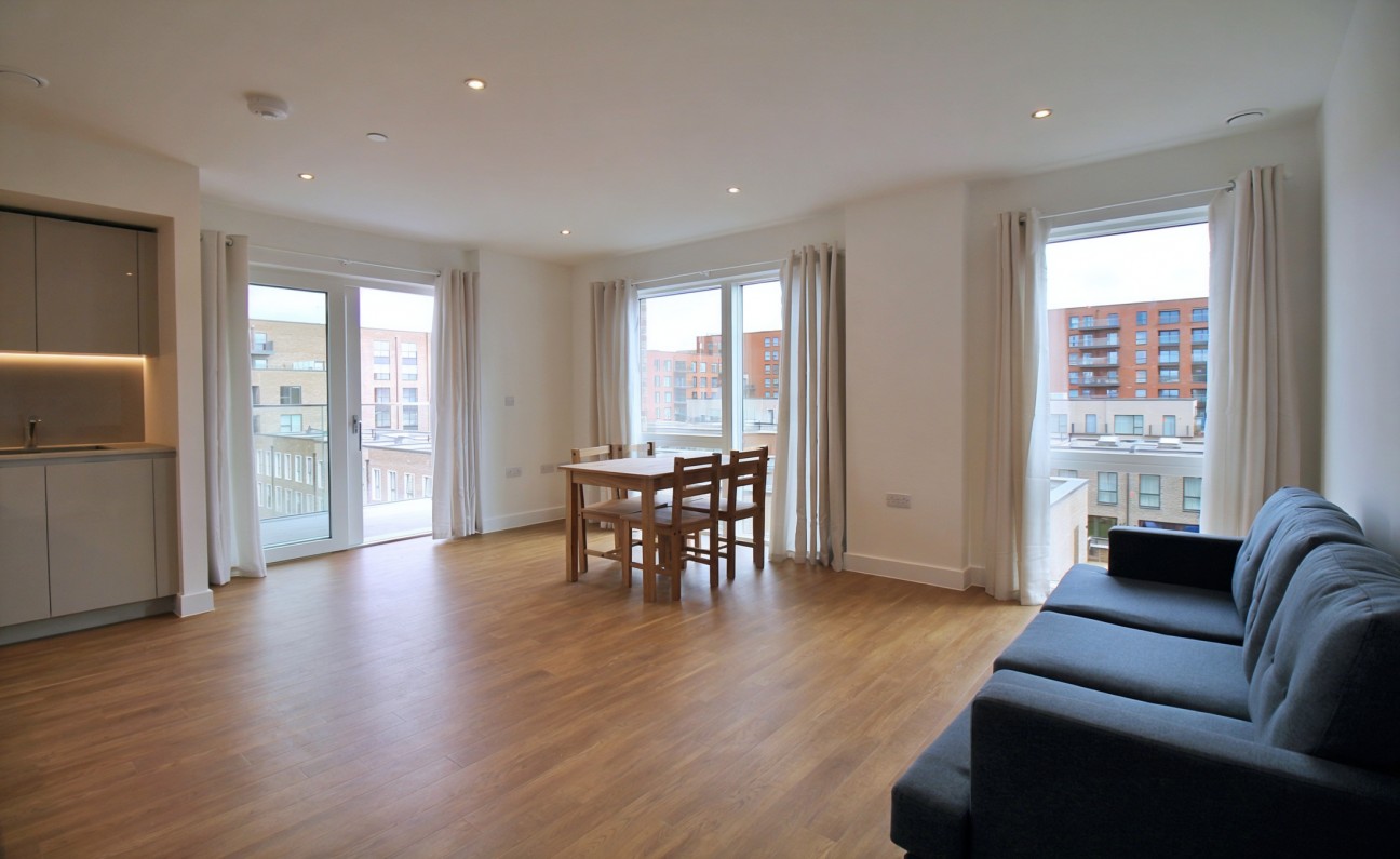 Flat , Kew Court, Hoy Close, London