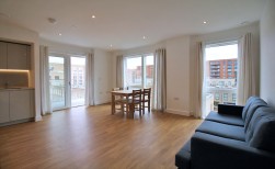 Flat , Kew Court, Hoy Close, London