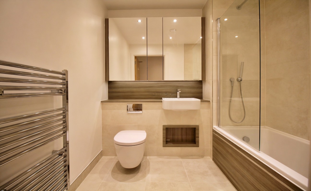 Flat , Kew Court, Hoy Close, London