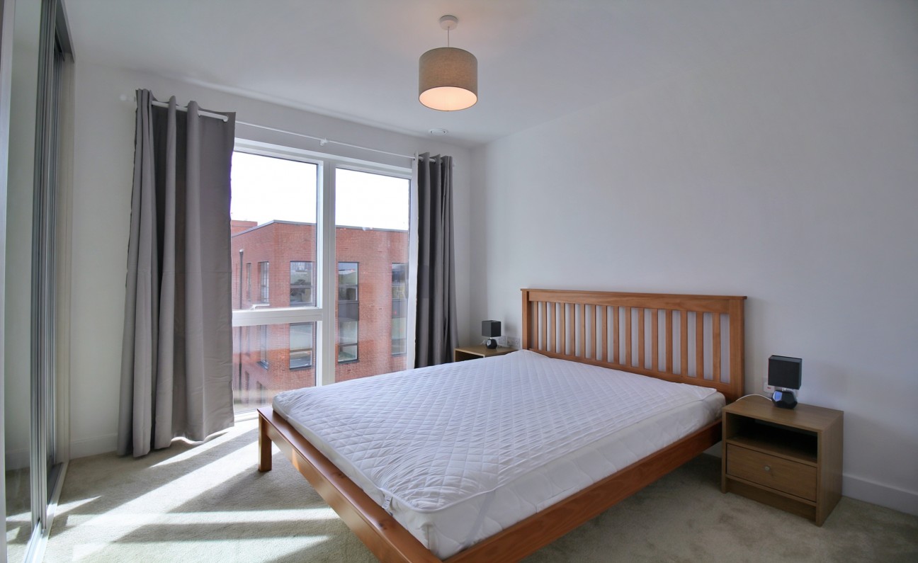 Flat , Kew Court, Hoy Close, London