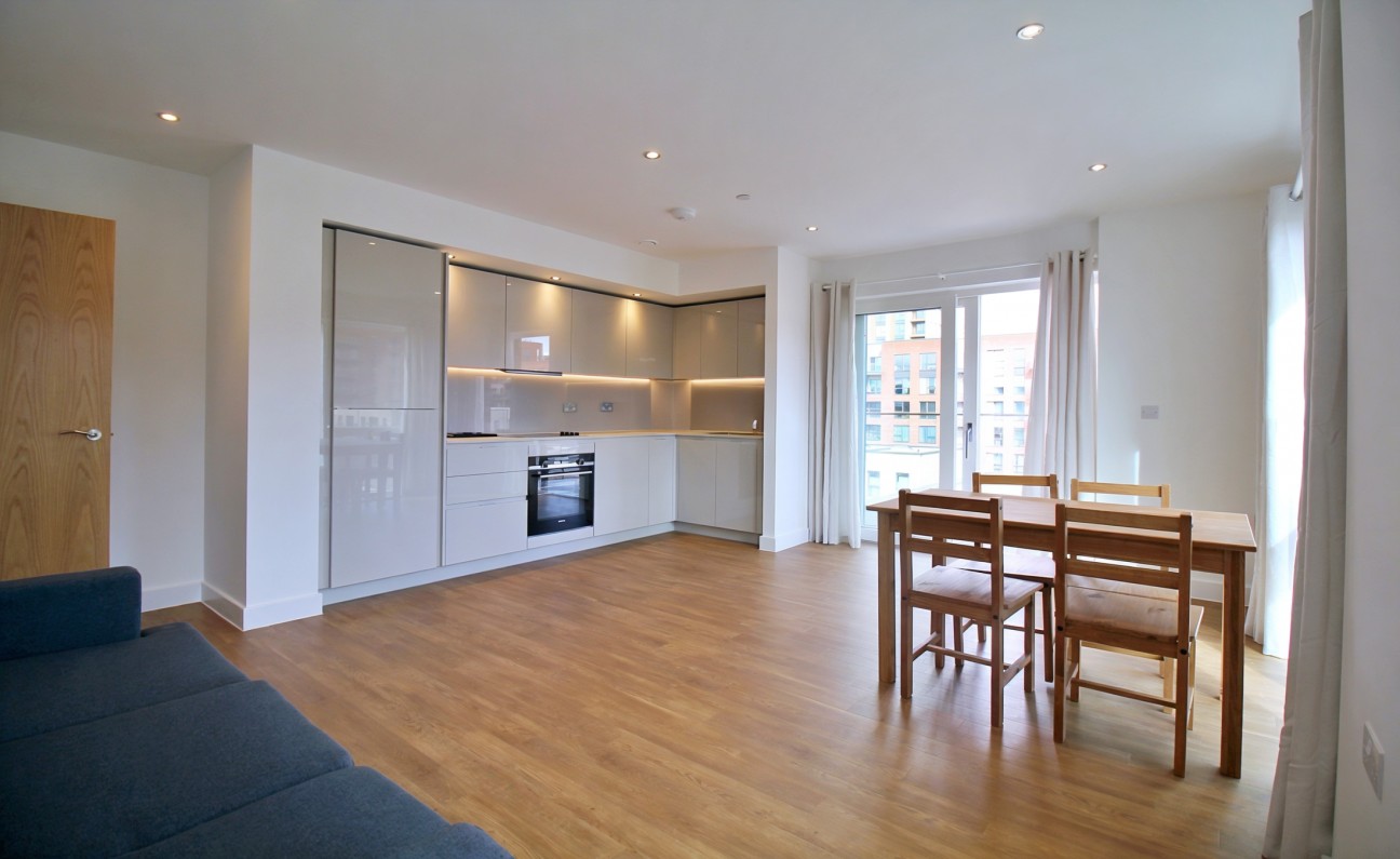 Flat , Kew Court, Hoy Close, London