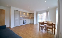 Flat , Kew Court, Hoy Close, London