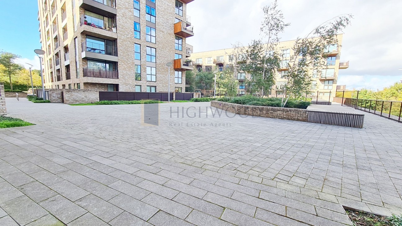 Abbotsford Court, Lakeside Drive, London