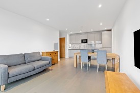 Flat , Peacon House, Thonrey Close, London