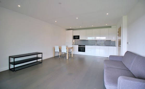 Flat , Peacon House, Thonrey Close, London