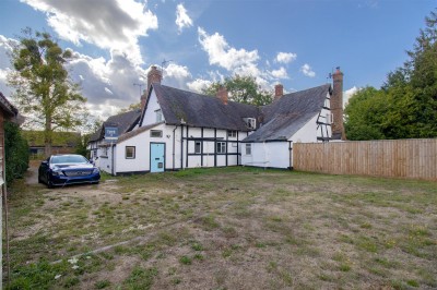 View full details for Court Drive, Apperely,Glos