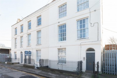 View full details for 18 Sherborne Place, Cheltenham