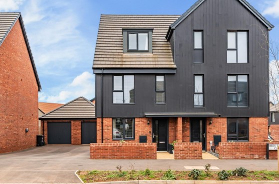 Dowsell Way, Yate