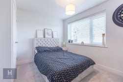 Crossman Avenue, Winterbourne